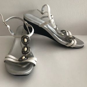Bandolino white sandals 9, silver embellishments